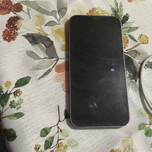 Im selling an iphone 12 its about 6.5 in